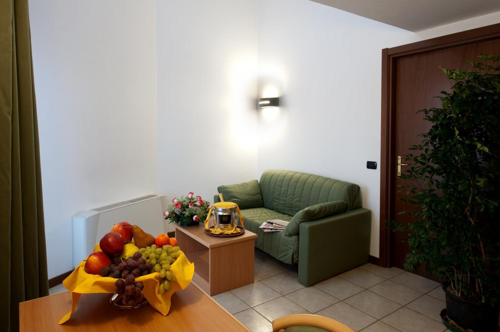 Hotel Roma Cassano Magnago Exterior foto